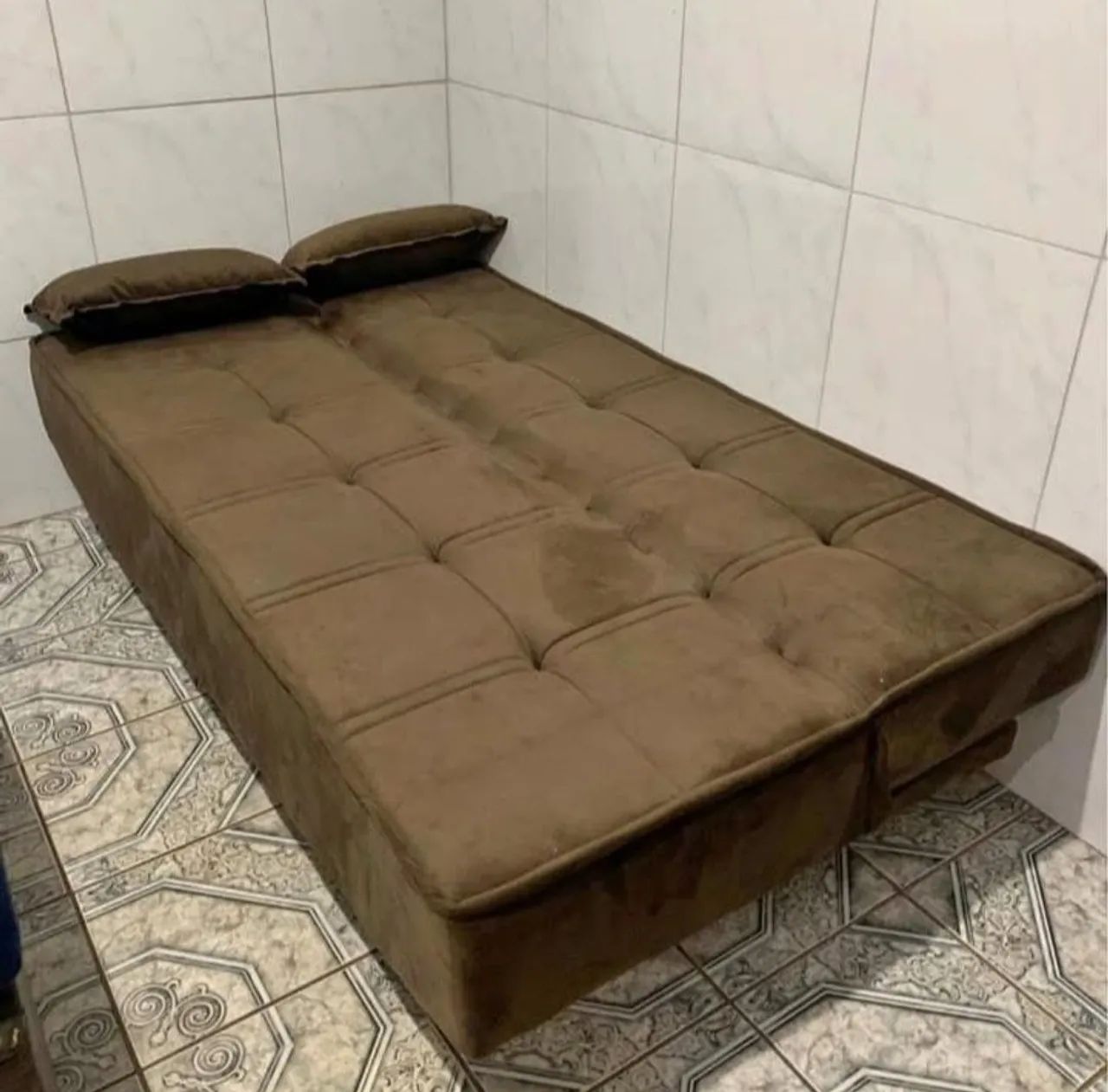 Sofá cama marrom veludo  - Foto 4