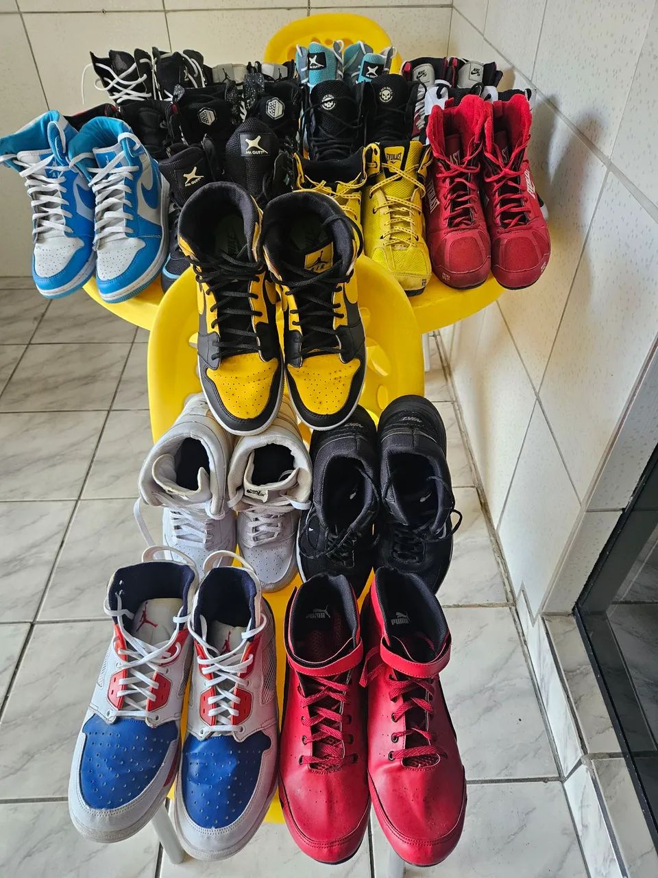 Vdo Botas semi novo para academia,  Treino etc. Só número 40 no precinho 55,00  cada Par