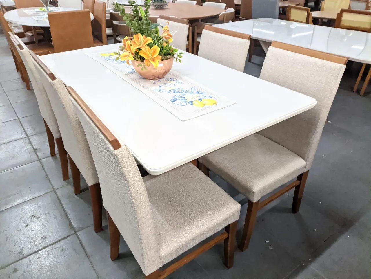 Mesa nova com cadeiras de madeira maciça a pronta entrega  - Foto 4