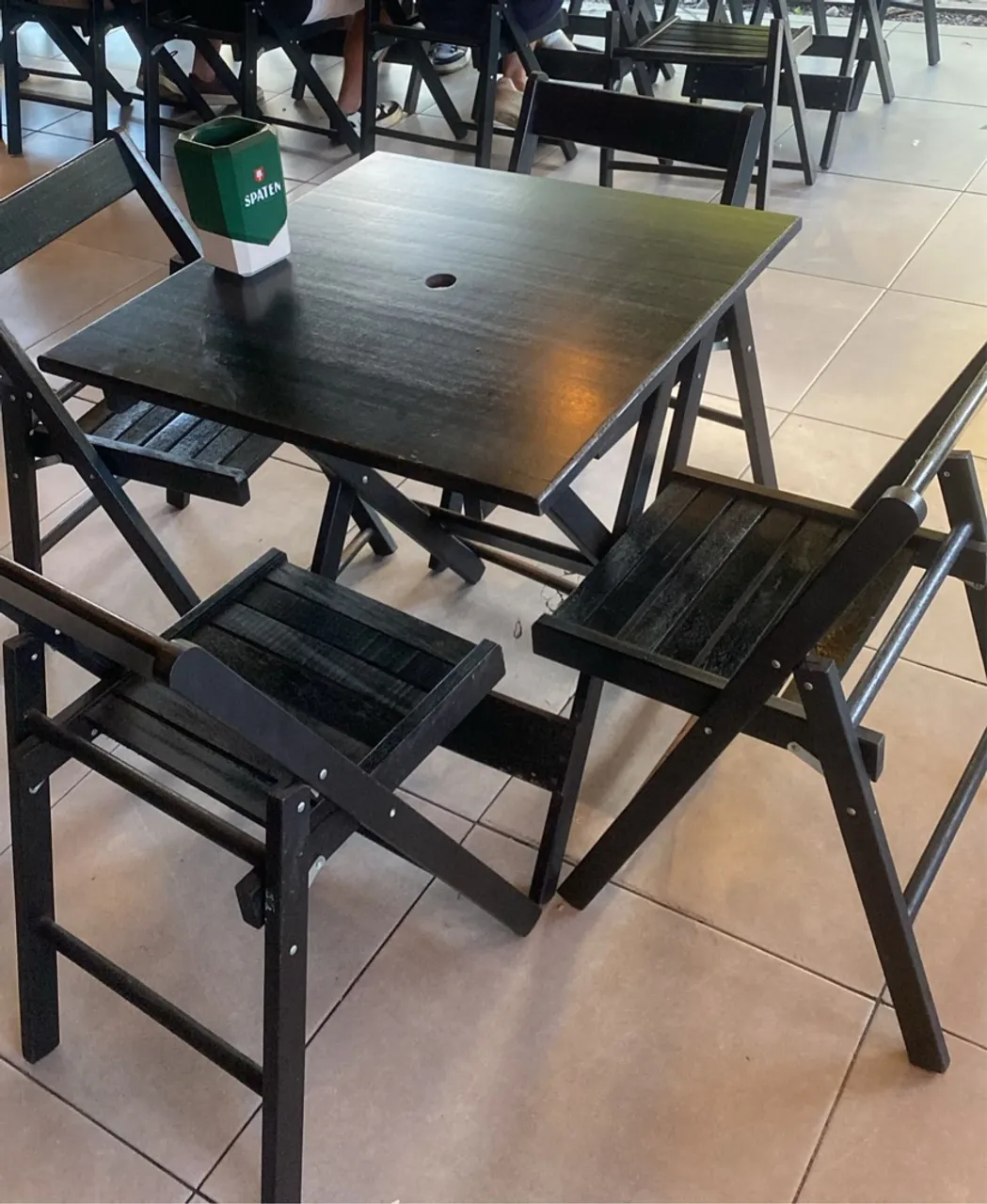 CONJUNTO (MESA COM 4 CADEIRAS)