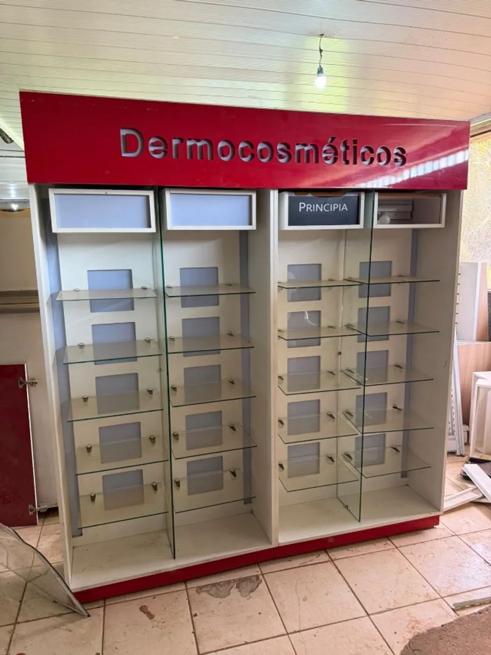 Armário para Dermocosméticos 