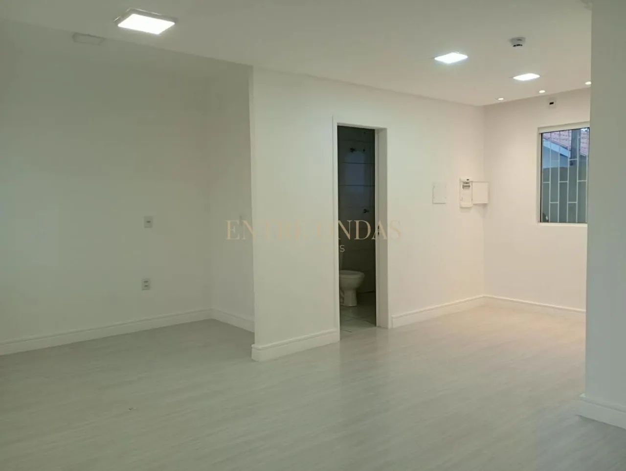 Sala comercial no bairro Lagoa da Conceição, Florianópolis.