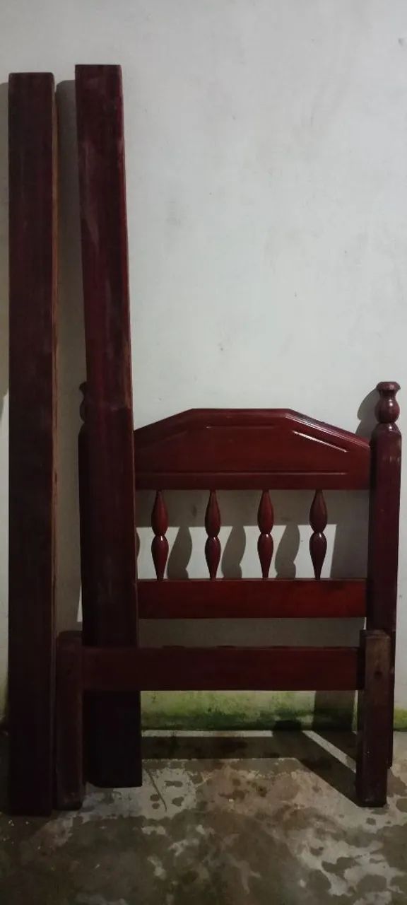 Cama de solteiro de madeira em estado razoável - Foto 2