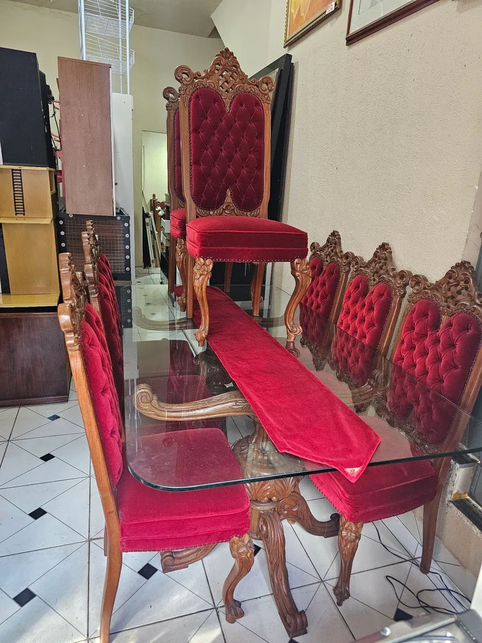 Jogo de Mesa e 8 Cadeiras Antigas - Foto 2