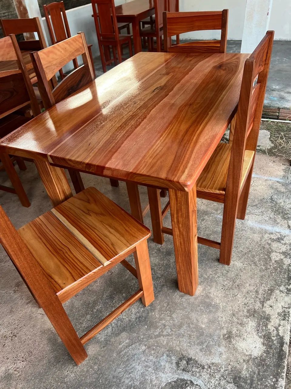 Mesa com 4 cadeiras nova