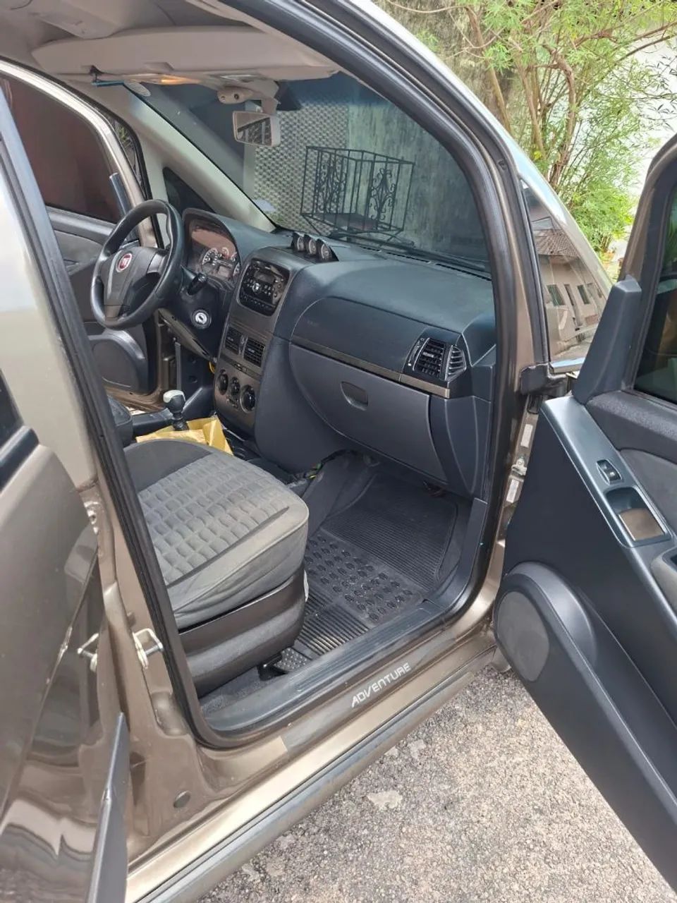 Fiat Idea Adv./ Adv.lock.dualogic 1.8 Flex 5P 2013 - Foto 3