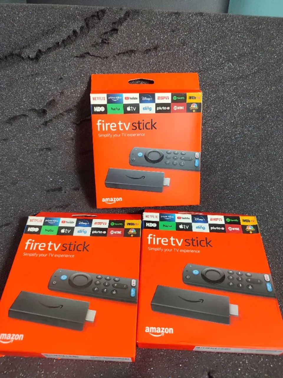Fire TV Stick Amazon com Alexa e Controle Remoto Full HD - 2021, 3ª geração.