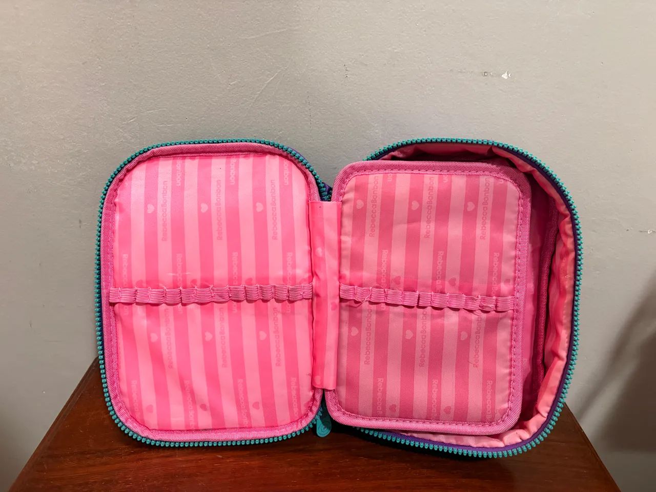 Vende-se Mochila RB com estojo - Foto 5