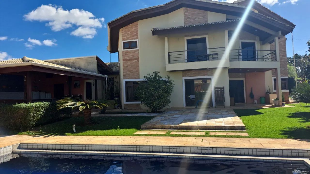 Casa em condomínio fechado ótima localização 