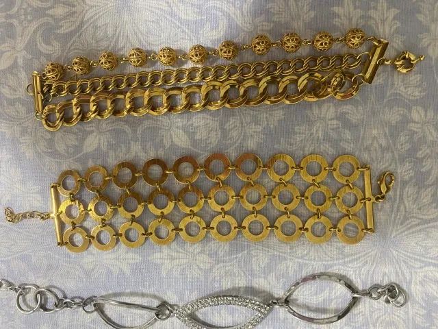 Joias da Rommel, brincos, correntes com pingentes, pulseiras. - Foto 2