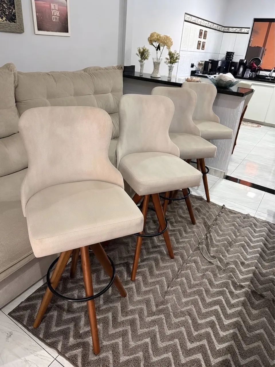 Conjunto 4 Banquetas Giratórias Estofadas em Suede - Foto 2