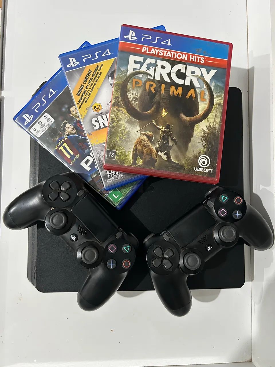 Ps4 slim + 2 CONTROLES + 3 JOGOS