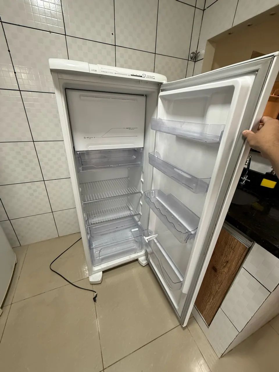 GELADEIRA ELECTROLUX SEMINOVA - Foto 4