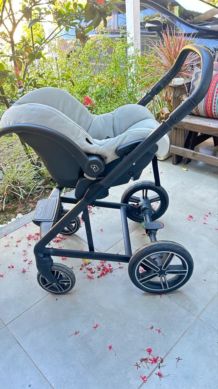 Carrinho NUNA + bebê conforto  MAXI COSI