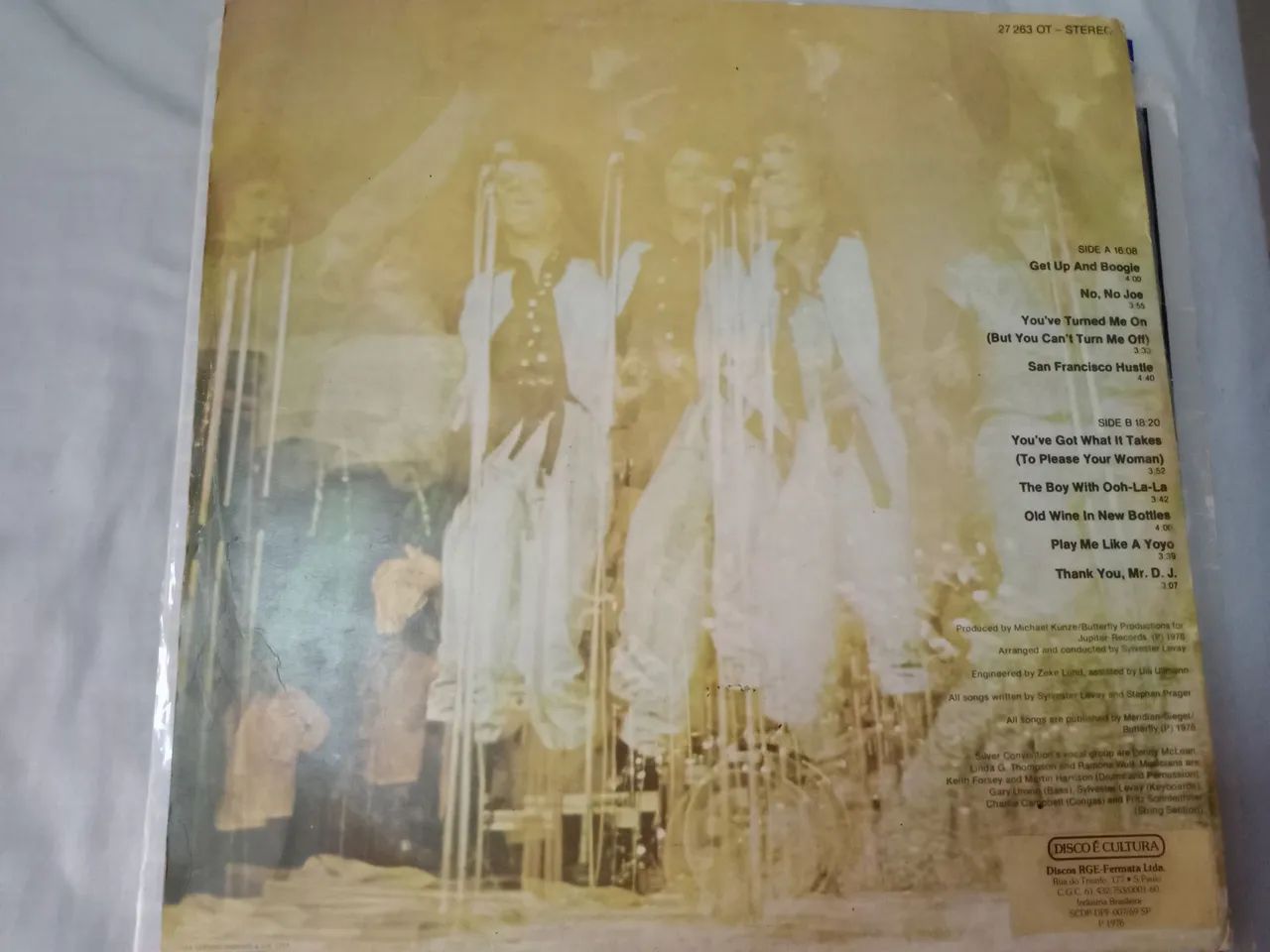 Disco de Vinil Silver Convention - Get up and boogie - Foto 2