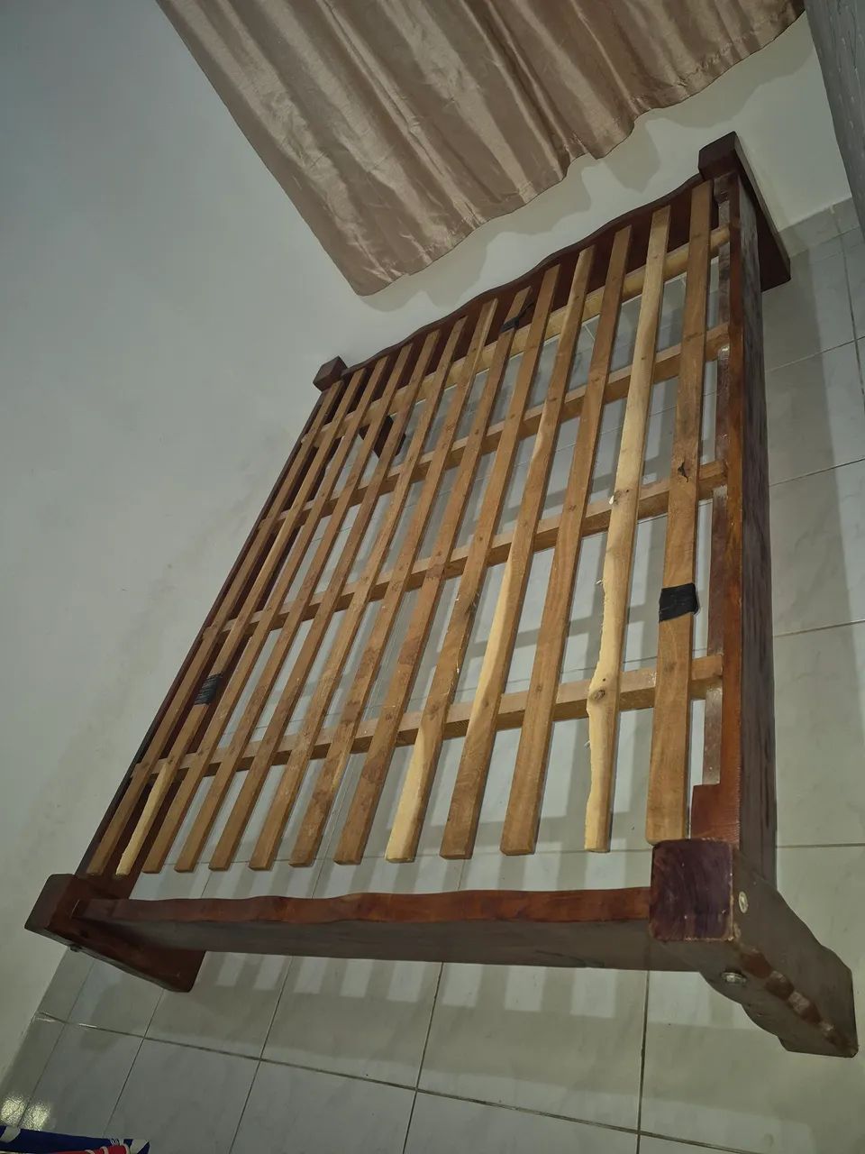 Cama em madeira com colchão  - Foto 2