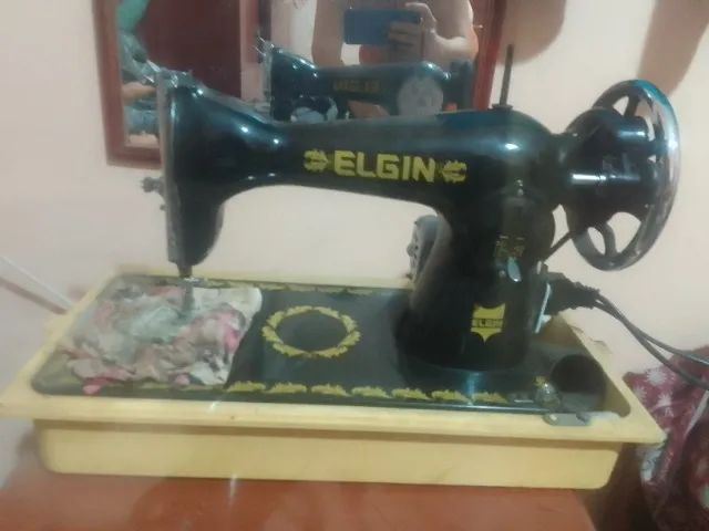 Vendo máquina de costurar. 350,00