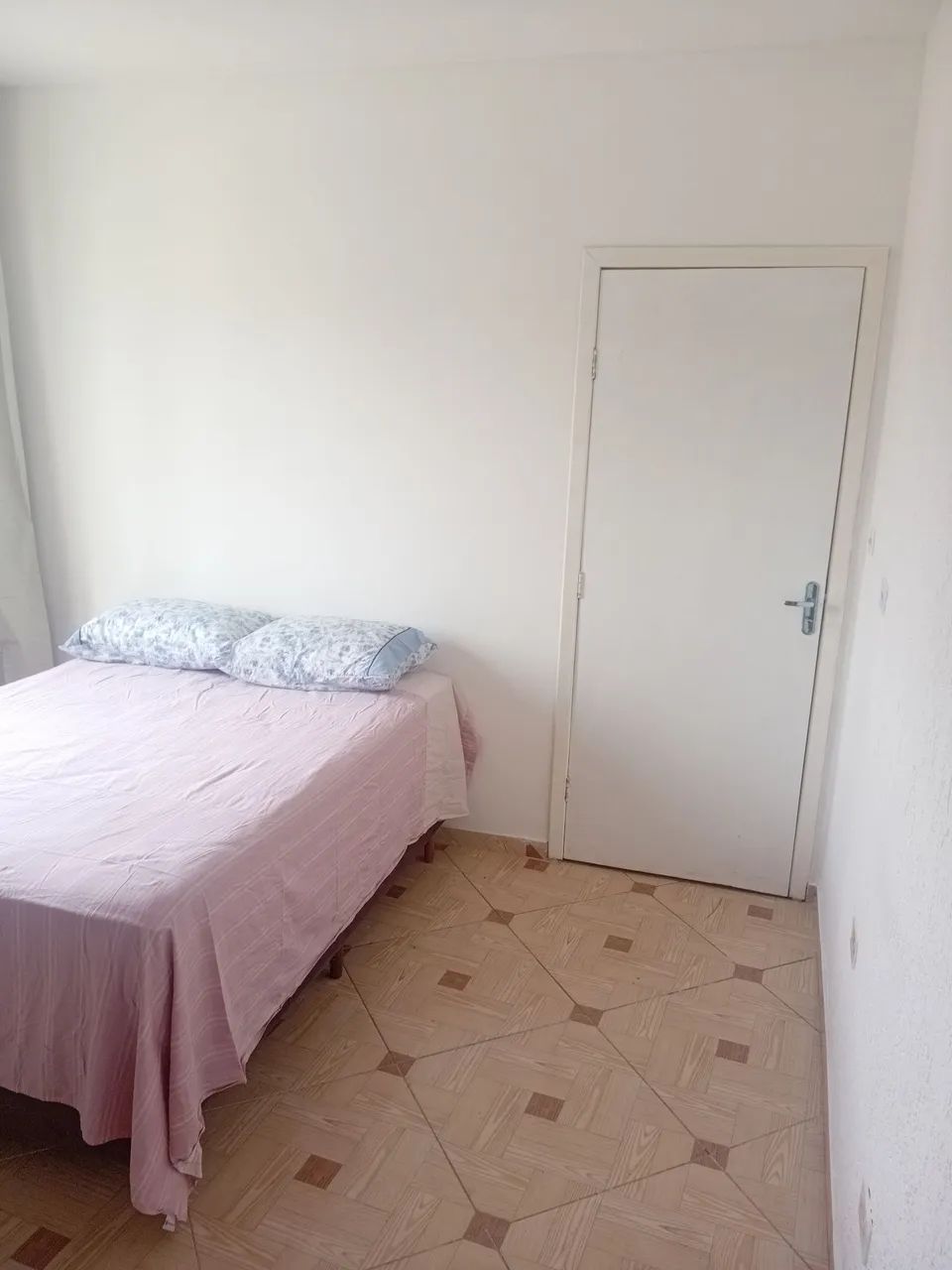 Alugo quarto mobiliado no Sitio Cercado