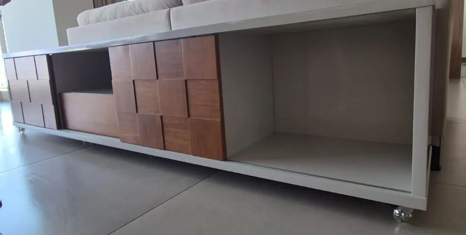 Rack para TV estilo clássico com 1 gaveta central e 2 portas laterias de correr - Foto 5