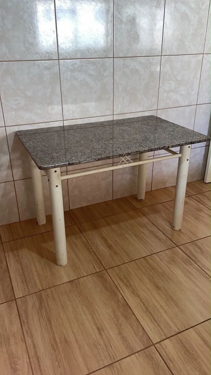 Mesa de mármore pedra