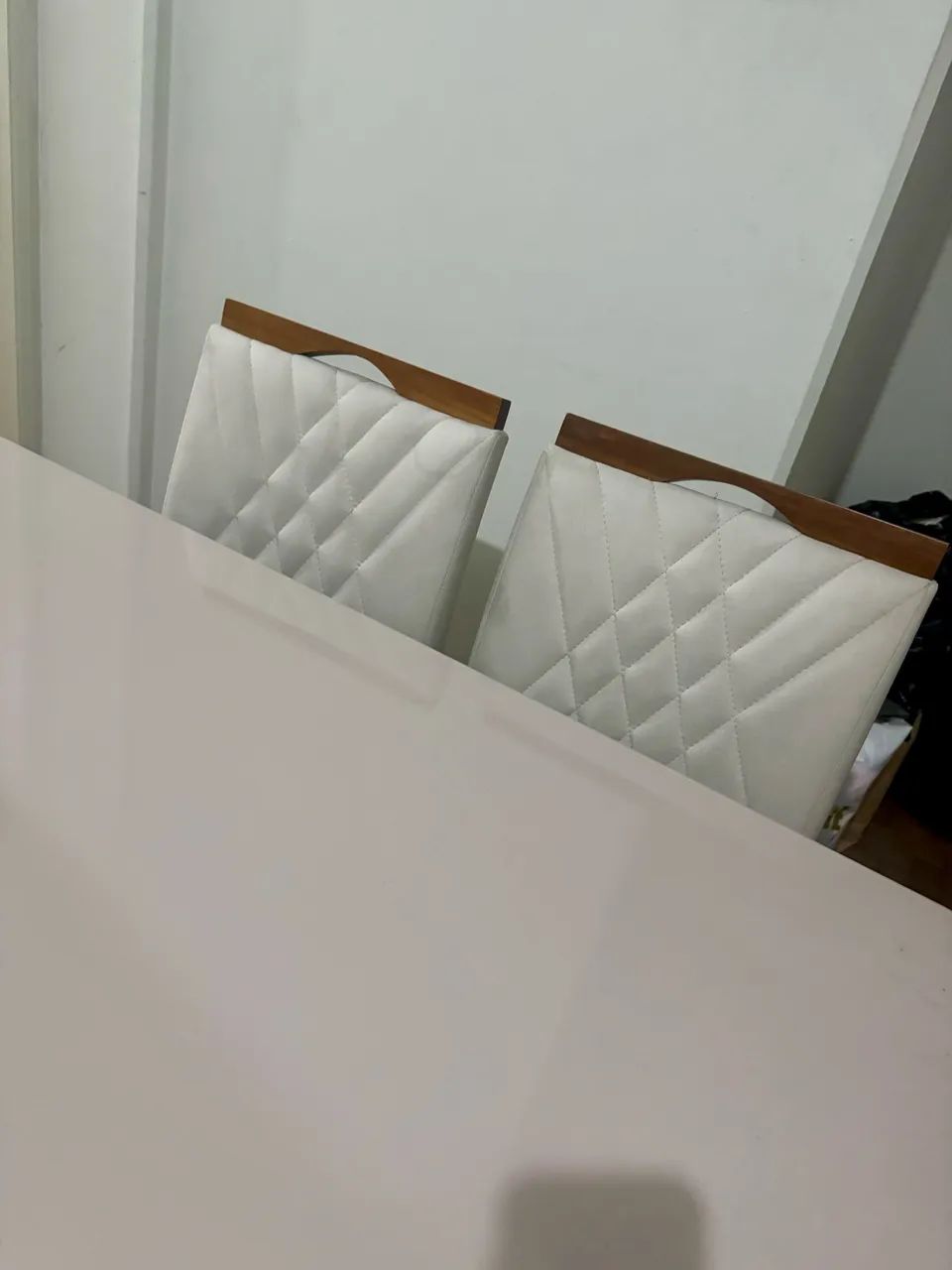 Vendo mesa com 6 cadeiras usada muito nova. - Foto 3