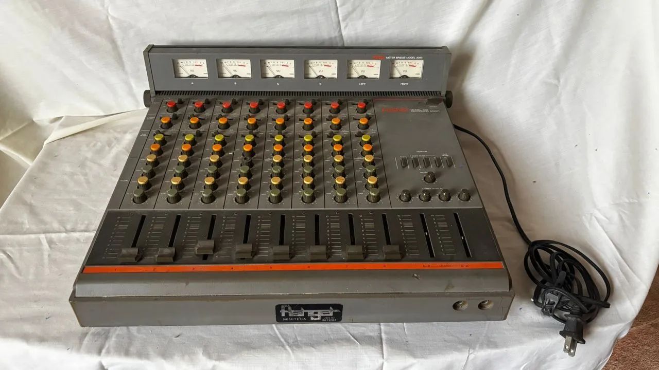FOSTEX 350 (mesa de som)