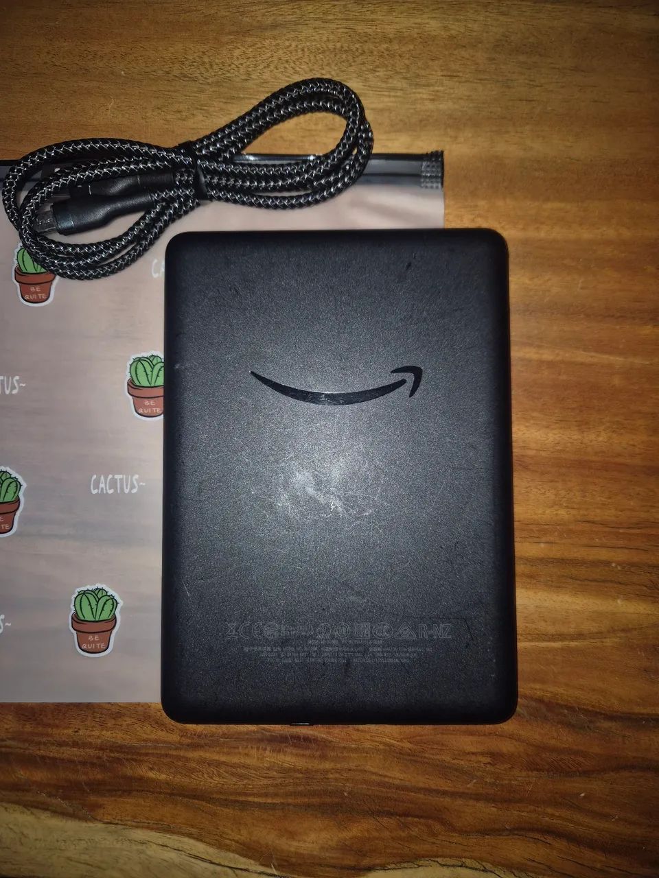 Kindle 10 Geração Funciona Perfeitamente. Tem marcas de uso e um trinco no canto da carcaç - Foto 4