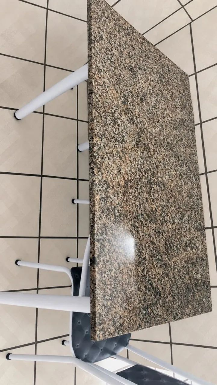 Mesa de jantar 4 cadeiras