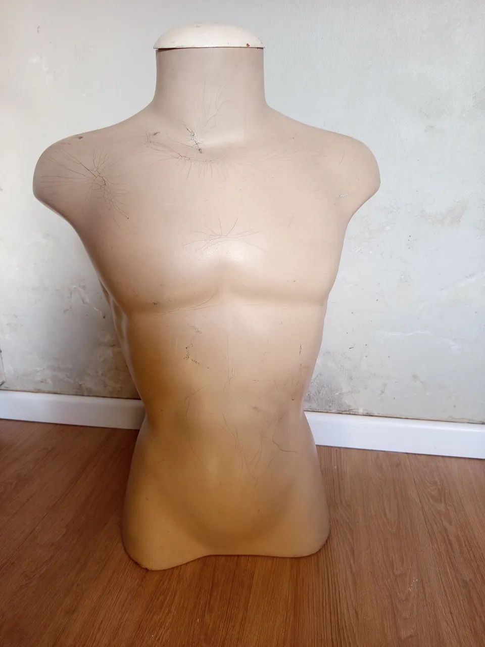 Manequim meio corpo masculino