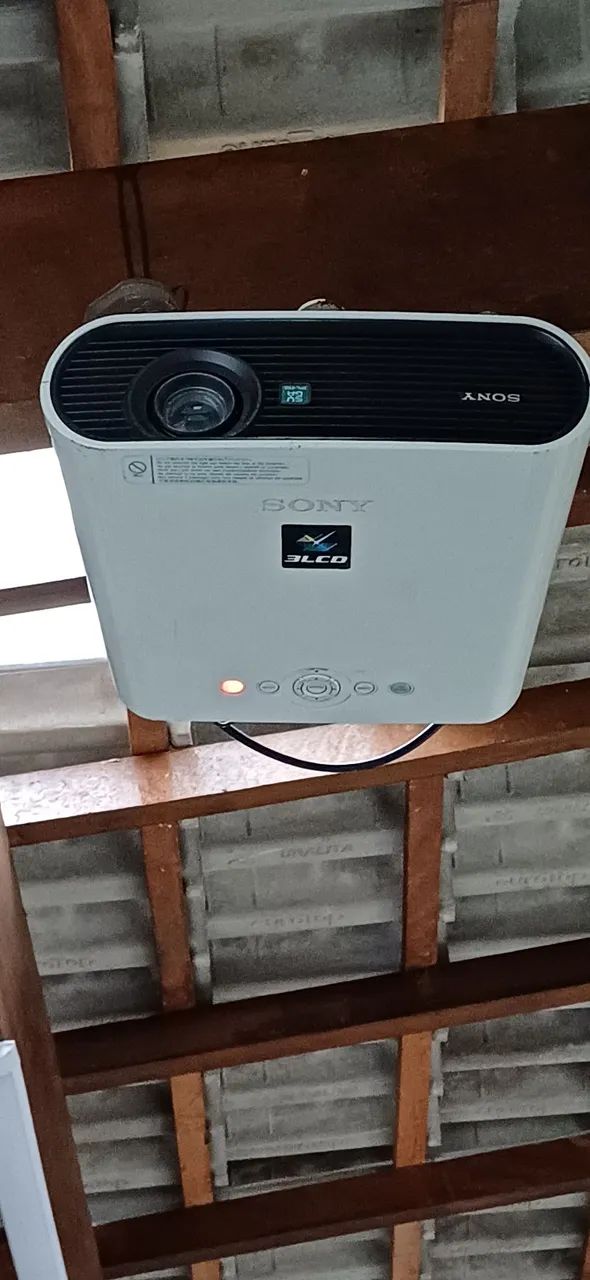 Projetor Sony Vlp com Tela de projeção inclusa. 