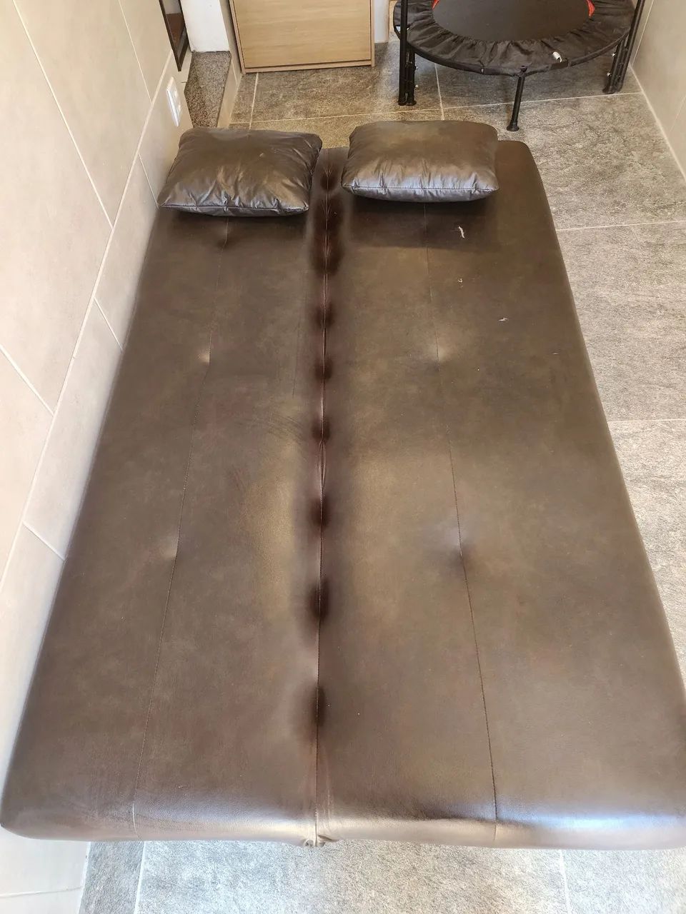 Sofá Cama Casal Couro com 2 almofadas  - Foto 5