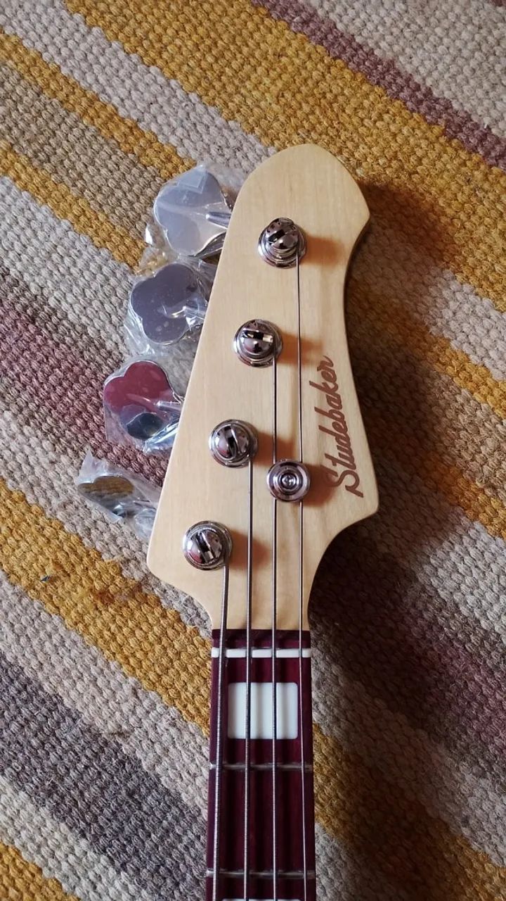 Baixo Profissional Studebaker Short Scale PJ - zerado! - Foto 2