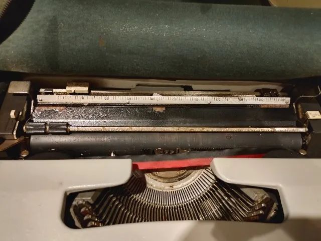 Máquina de escrever Olivetti - Foto 2