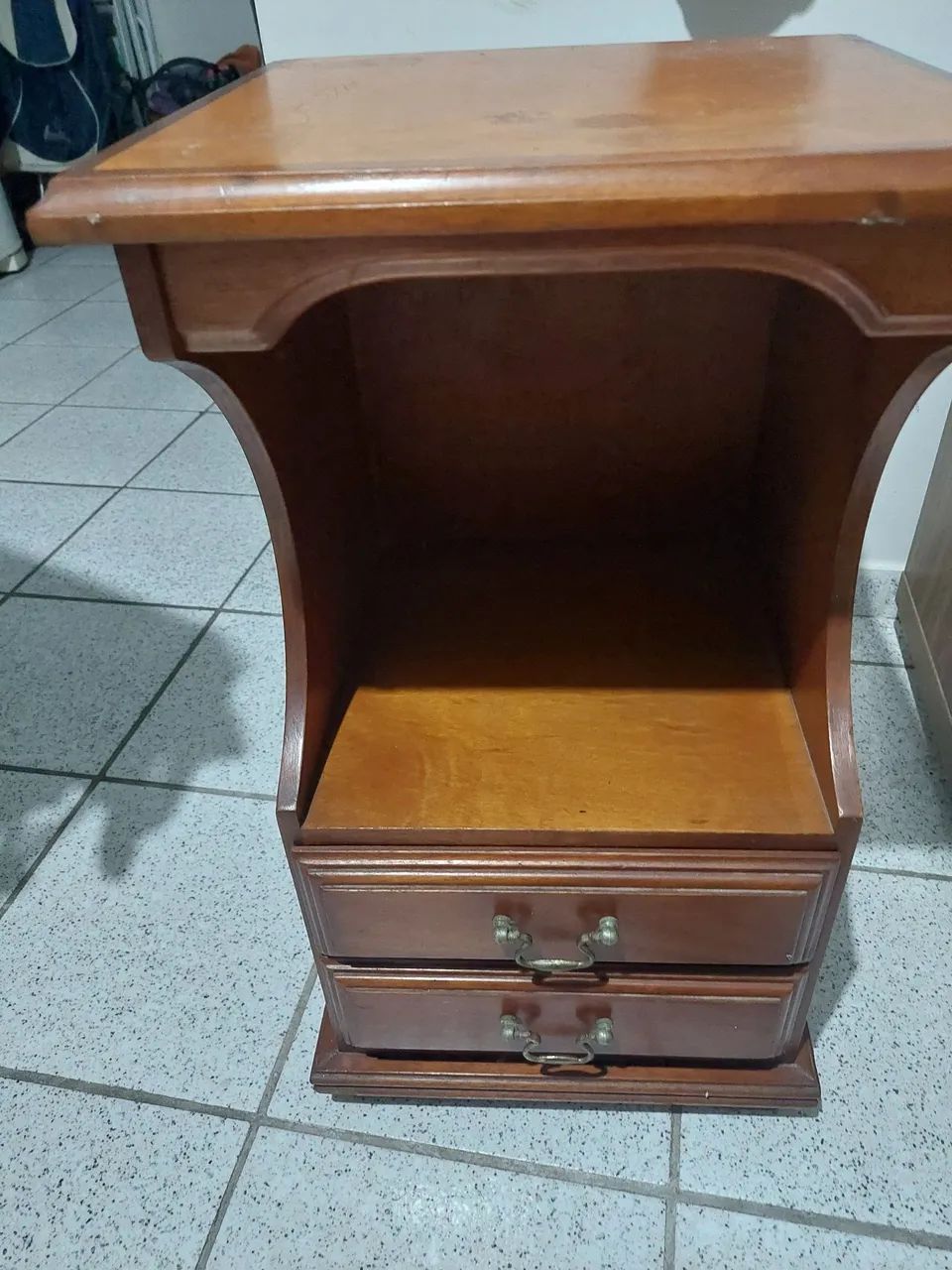 Vendo mesinha de madeira