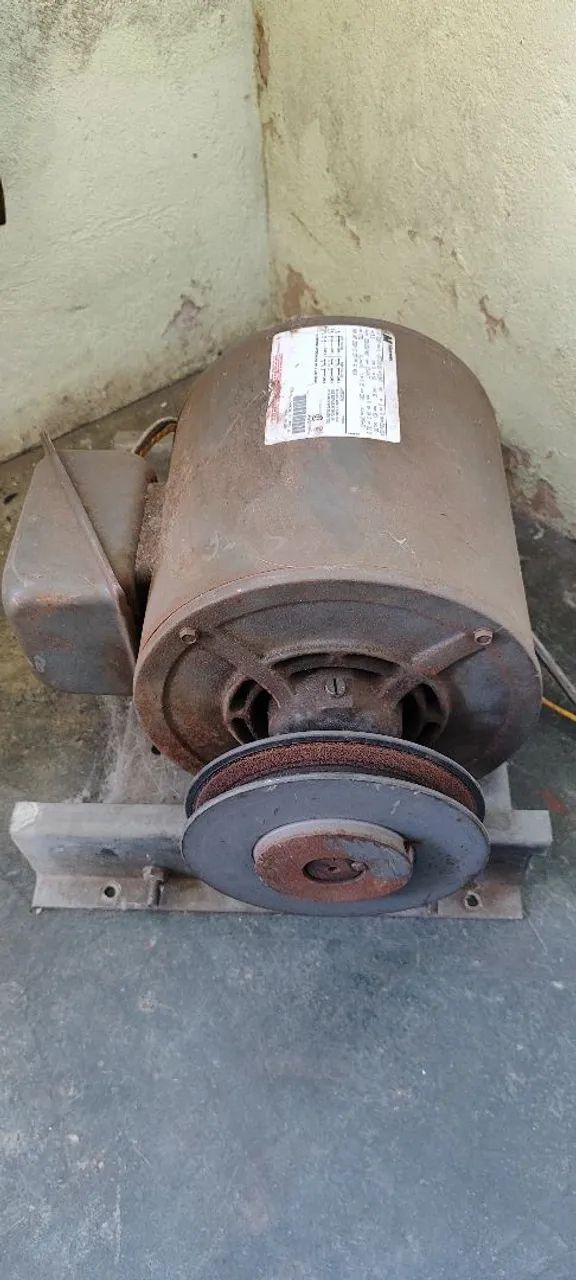 Motor trifásico 5HP