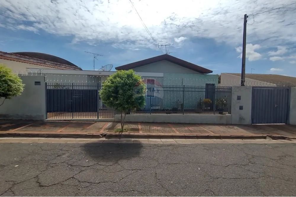 Casa a Venda - Bairro Garcia - Lins SP