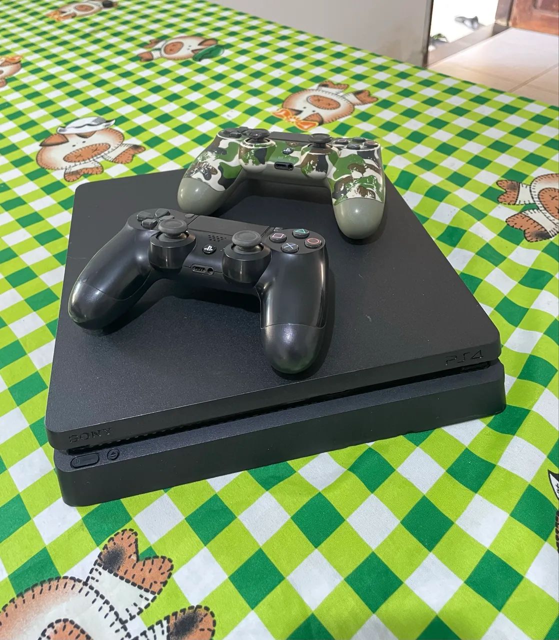 PS4 Slim 1TB + 2 Controles Originais Sony - Foto 2