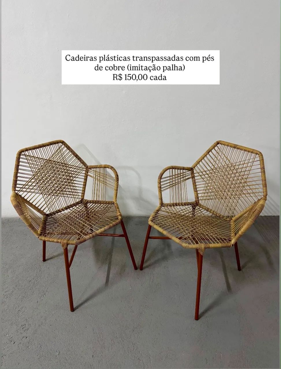 Kit com 2 cadeiras transadas com pé de cobre 