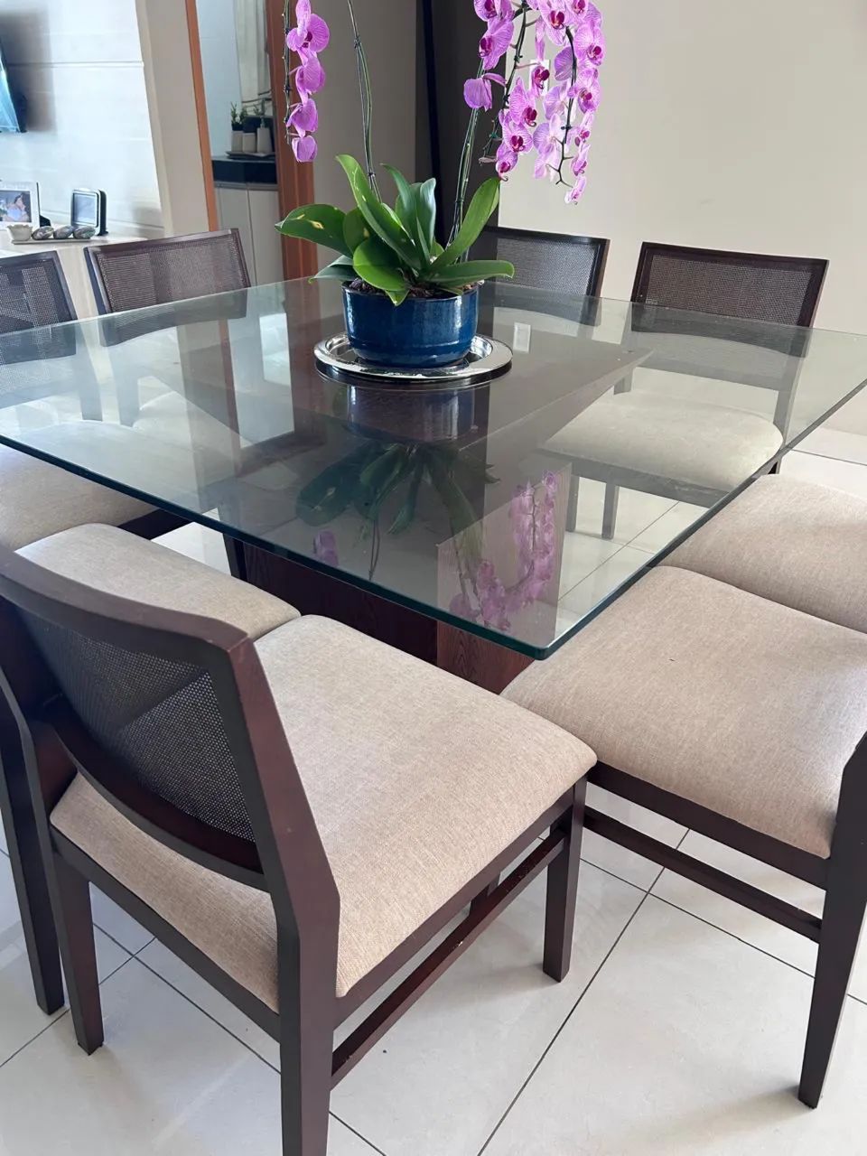 Conjunto de mesa maciça com 8 cadeiras  - Foto 3