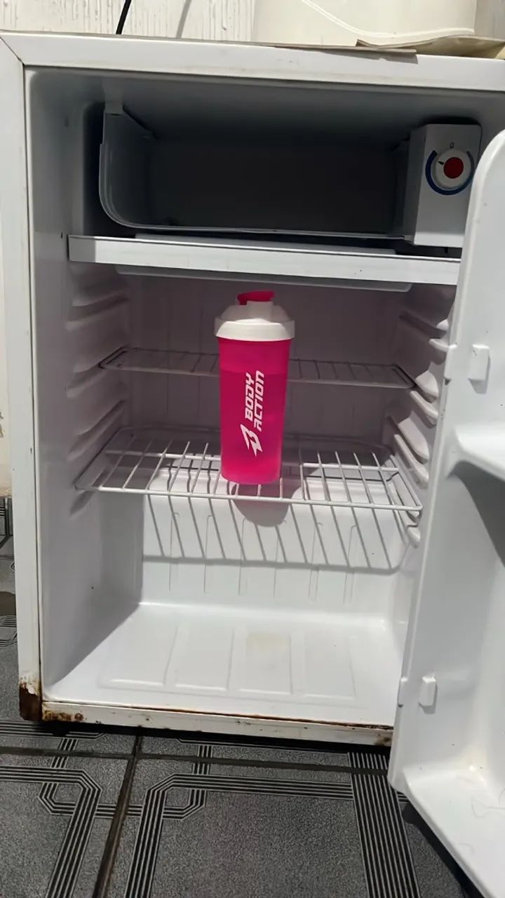 Frigobar EOS funcionando - Gela bem - R$ 450 - Foto 2