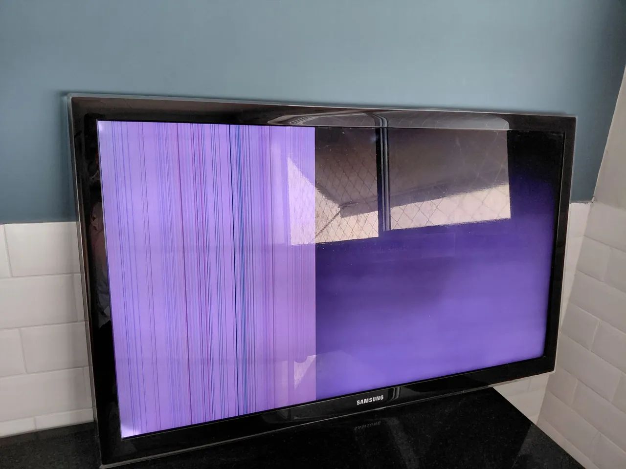 VENDO TV SAMSUNG 46 POLEGAS COM DEFEITO  - Foto 2