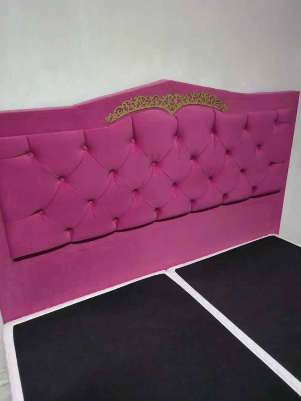 Cabeceira luxo rosa e box Queen bordado - Foto 4