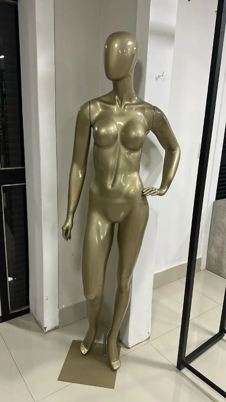 MANEQUINS DOURADOS NOVOS 
