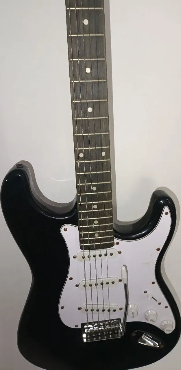 Guitarra  Queens preta usada