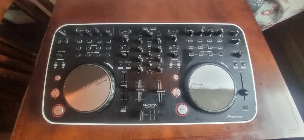  Controladora Pioneer DDJ ERGO - Estado de nova - Foto 2