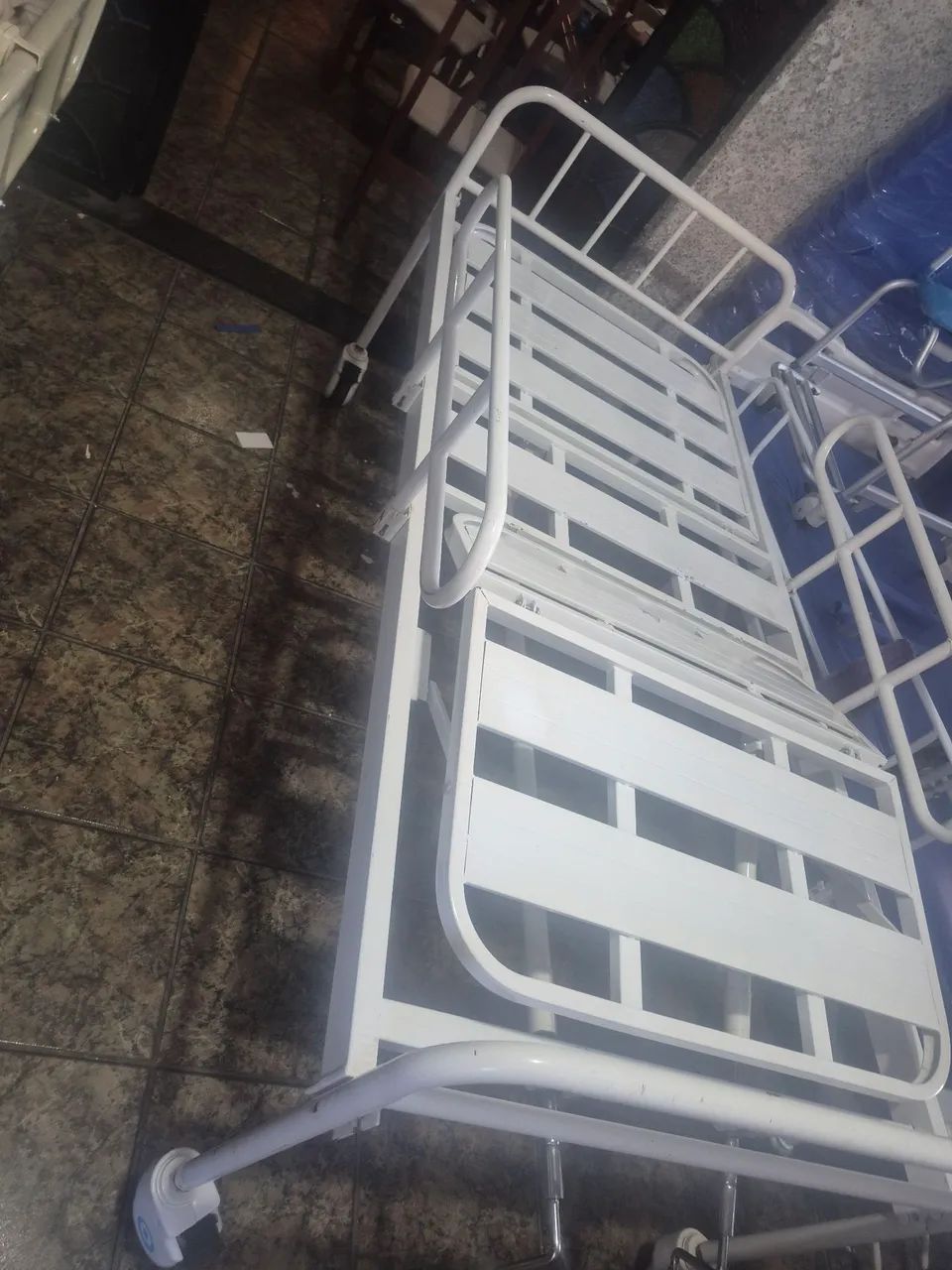 Cama hospitalar com 2 colchões  - Foto 2