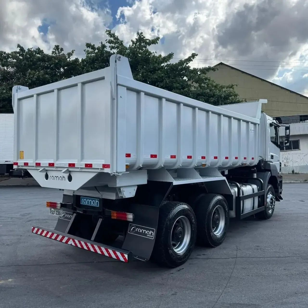 Modelo MB Axor - Foto 2
