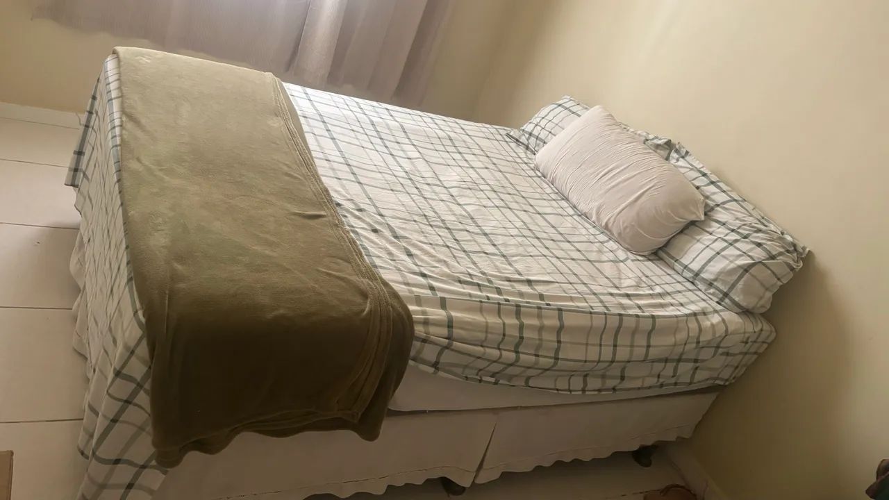 Vendo Cama Box de Casal 