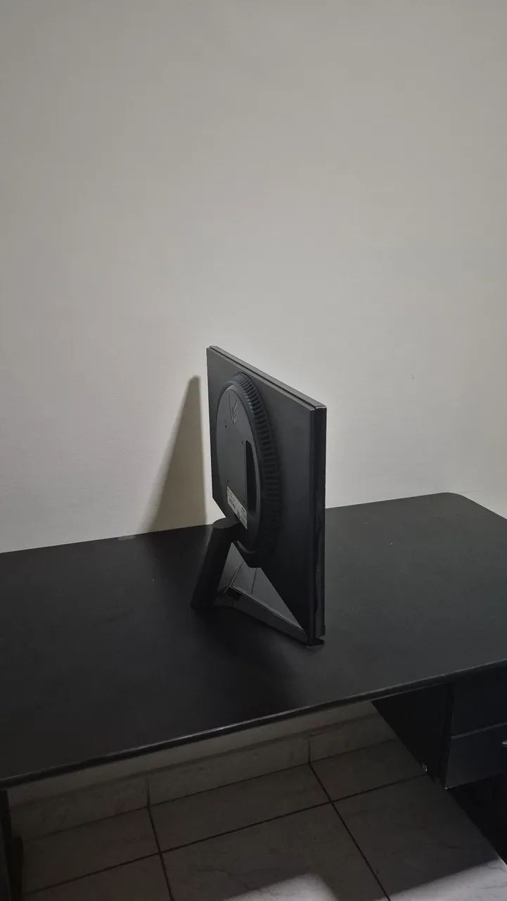 Monitor LG UltraGear 24" IPS 144Hz 1ms - Foto 3
