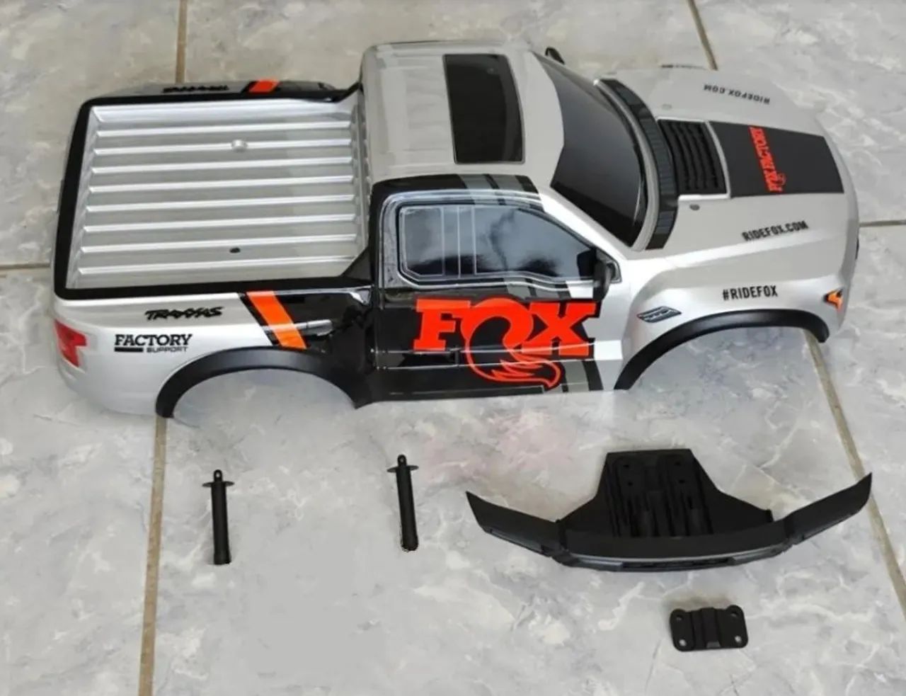 Kit de Conversão Para Transformar RC Automodelo Traxxas Slash 4x2 em Raptor - Zerado!